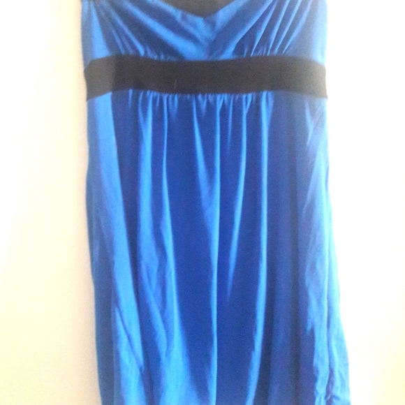 Dresses - Picture 4 of 10